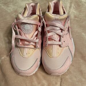Nike Kids Pink and Gold Huarache Sneakers